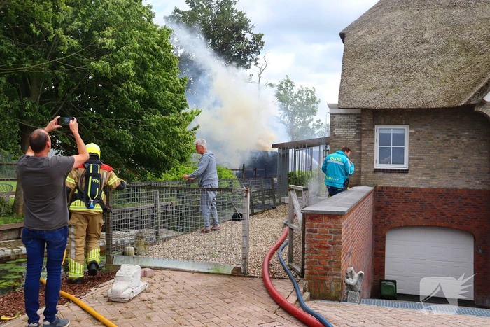 Veel rookontwikkeling bij schuurbrand