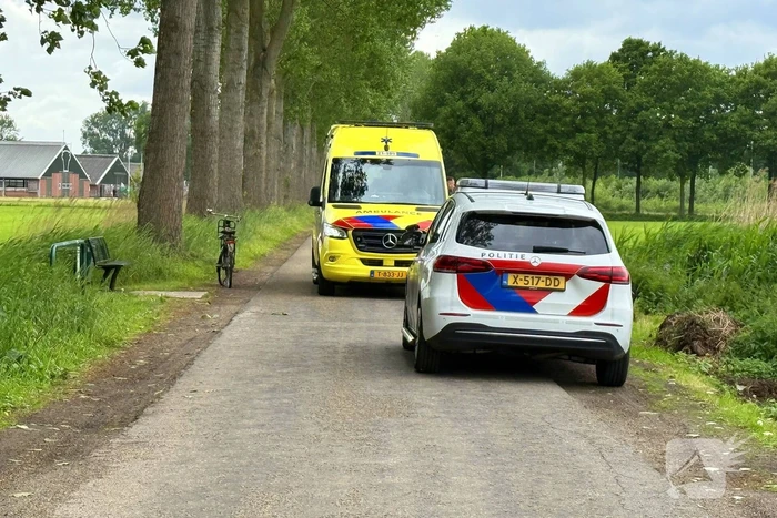 Scootmobiel belandt in sloot, bestuurder gewond