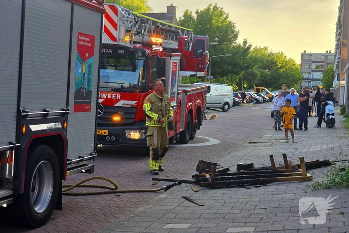 Brand op balkon snel onder controle