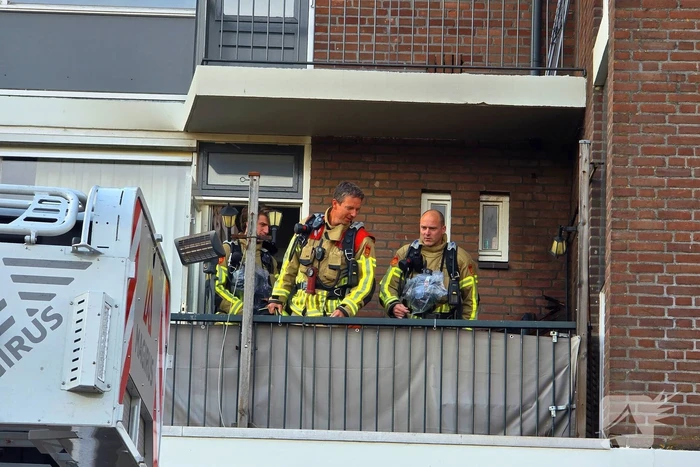 Brand op balkon snel onder controle