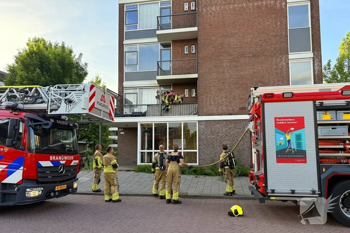 Brand op balkon snel onder controle