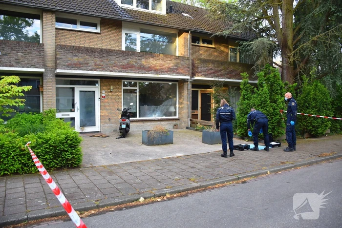 Vuurwerkaanval veroorzaakt schade aan woning