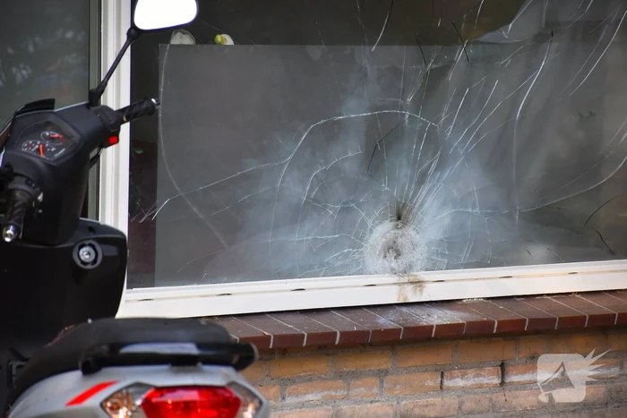 Vuurwerkaanval veroorzaakt schade aan woning