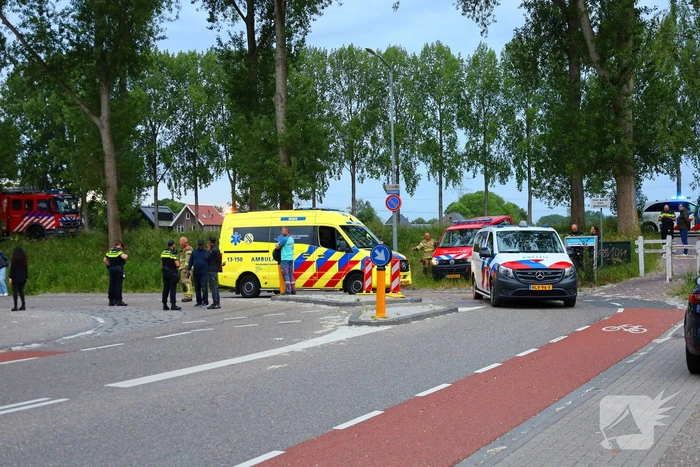 Pakketbezorger belandt in sloot na eenzijdig ongeval