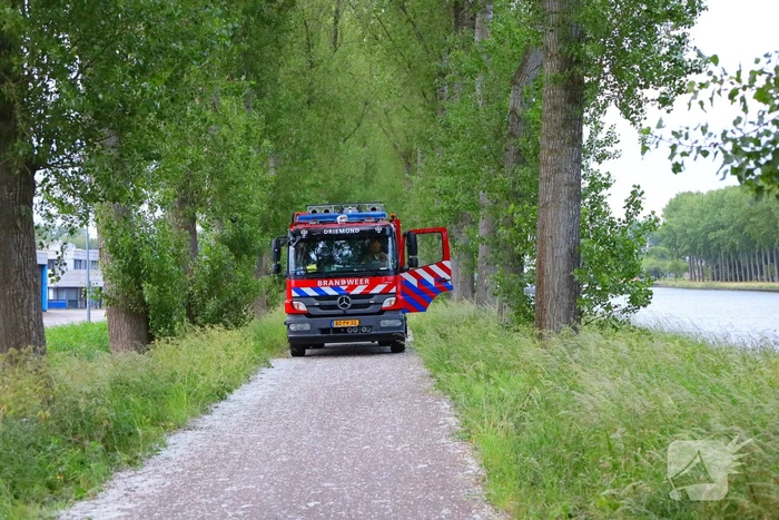 Pakketbezorger belandt in sloot na eenzijdig ongeval
