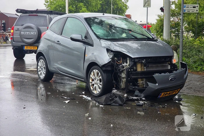 Maaltijd bezorger gewond bij aanrijding