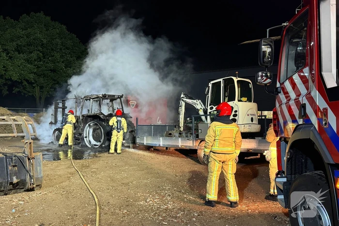 Nachtelijke brand verwoest tractor