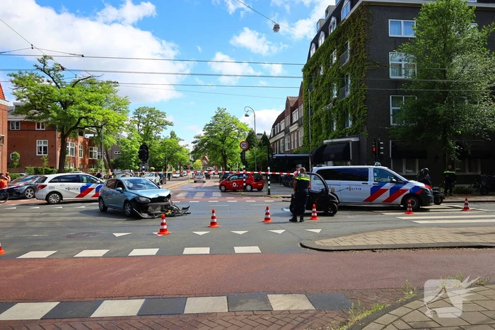 Aanrijding tussen brommobiel en auto met gewonde