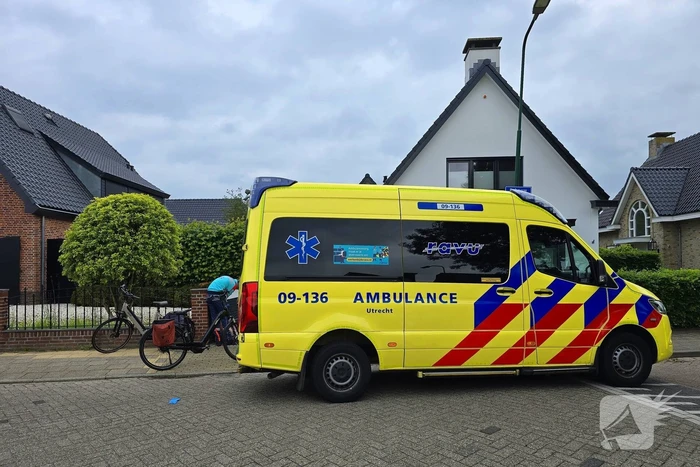 Vrouw raakt gewond na val van fiets