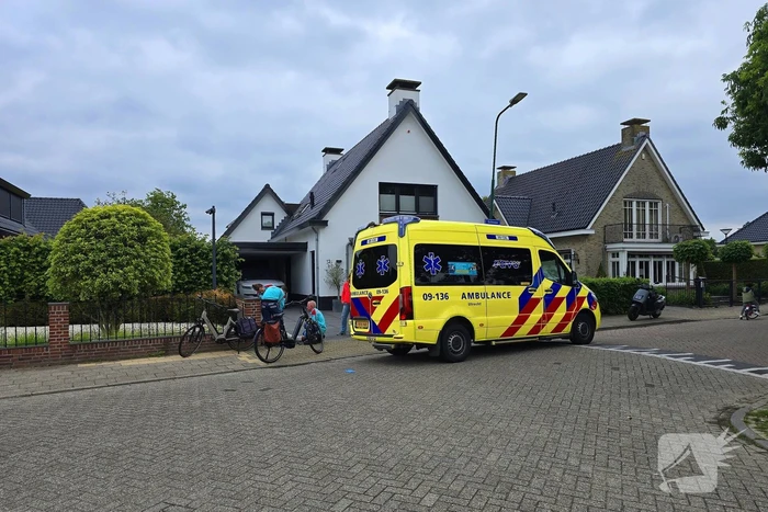 Vrouw raakt gewond na val van fiets