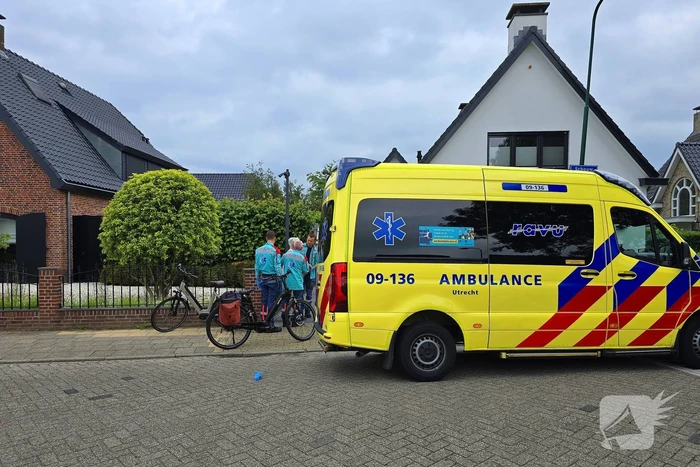 Vrouw raakt gewond na val van fiets