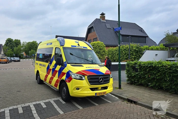Vrouw raakt gewond na val van fiets