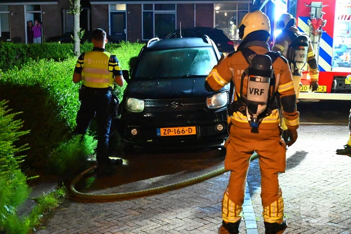 Politie onderzoekt autobrand
