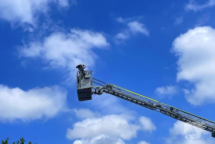 Brandweer ingezet bij brand in dak van woning