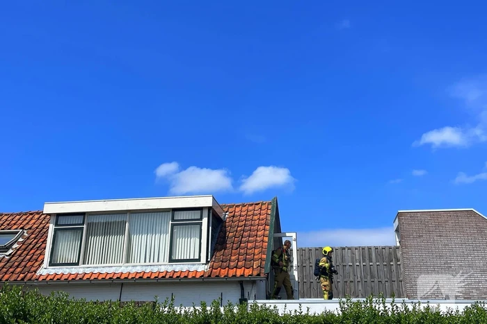Brandweer ingezet bij brand in dak van woning