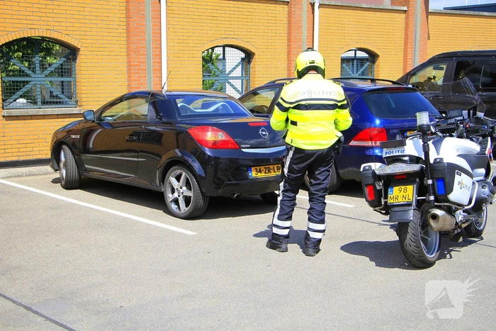 Bestuurder rijdt scootmobiel aan, merkt niks en rijdt door