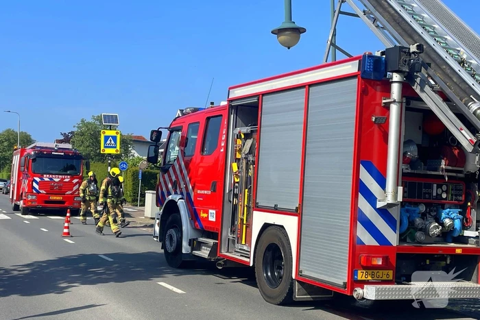 Brandweer ingezet voor brand achter een woning