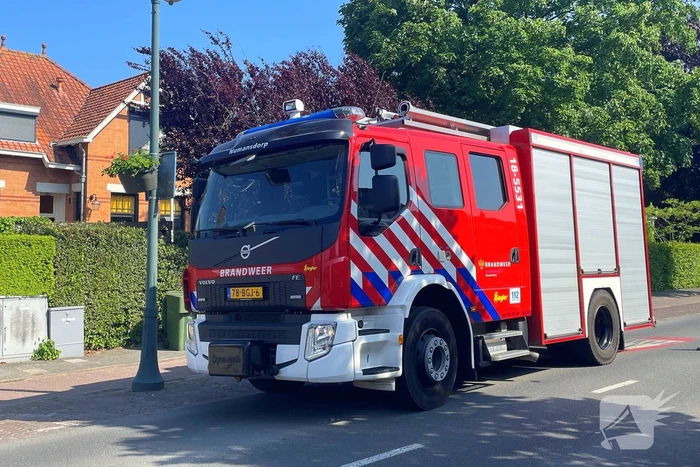 Brandweer ingezet voor brand achter een woning