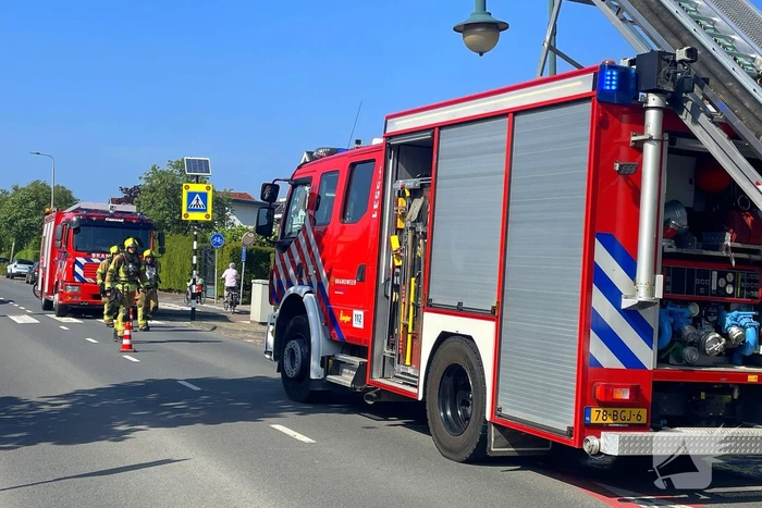 Brandweer ingezet voor brand achter een woning