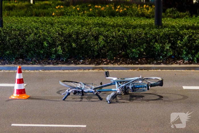 Politie schept fietser tijdens spoedrit