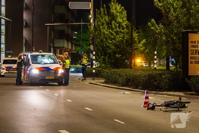 Politie schept fietser tijdens spoedrit