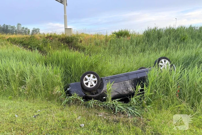 Dronken bestuurder eindigt in sloot na ongeval