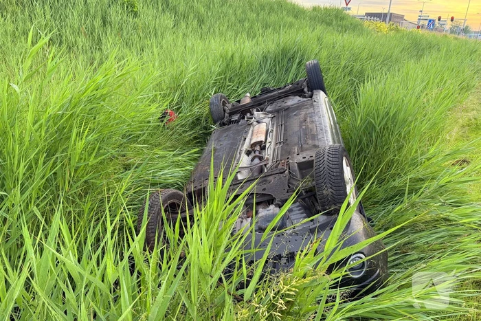 Dronken bestuurder eindigt in sloot na ongeval