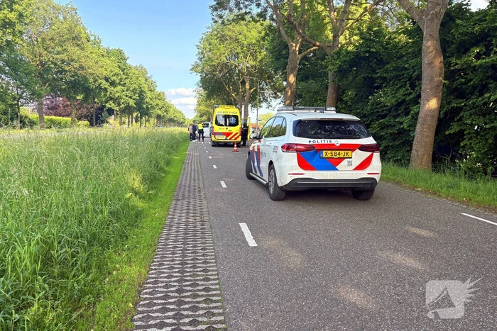 Motorrijder klapt op auto en raakte gewond m