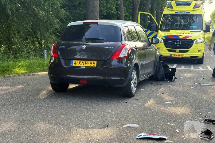 Motorrijder klapt op auto en raakte gewond m