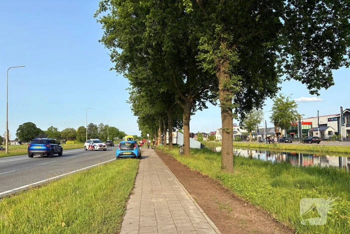 Vrachtwagen raakt van weg en verdwijnt in water