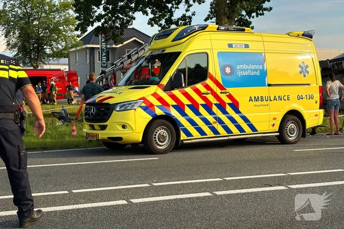 Vrachtwagen raakt van weg en verdwijnt in water