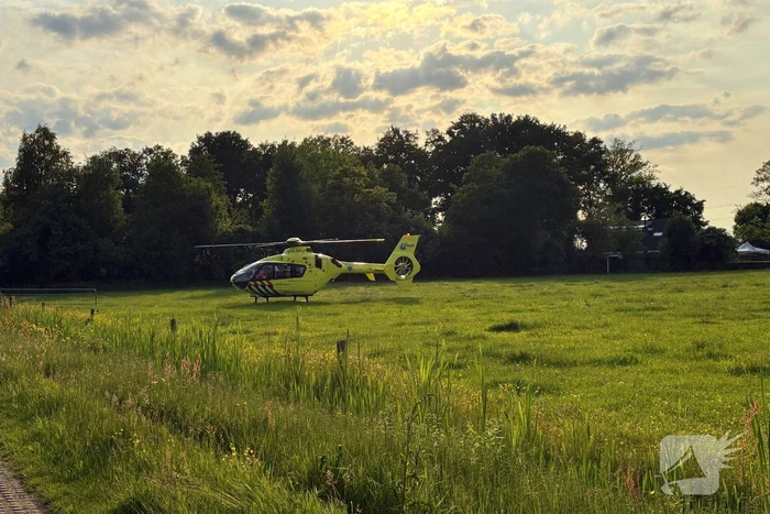 Vrachtwagen raakt van weg en verdwijnt in water