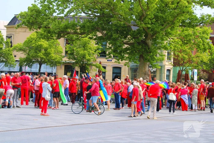 Veel deelnemers aan demonstratie en tegen demonstratie