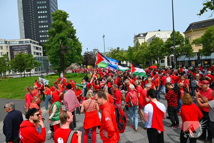 Veel deelnemers aan demonstratie en tegen demonstratie