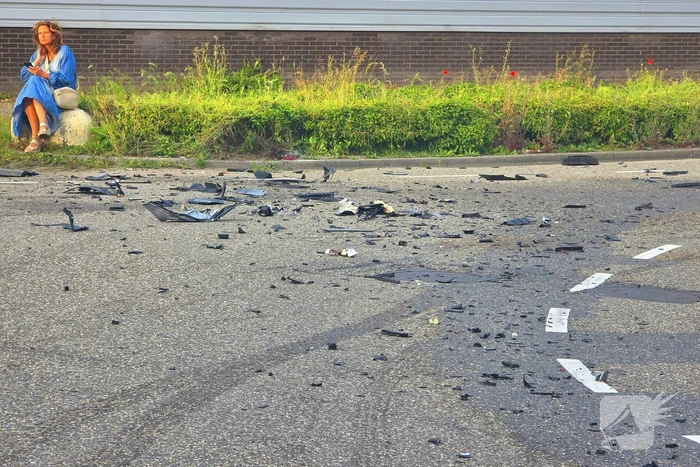 Peperdure Lamborghini crasht met personenauto op kruising