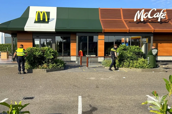 Camouflagekleding en wapen zorgen voor onrust