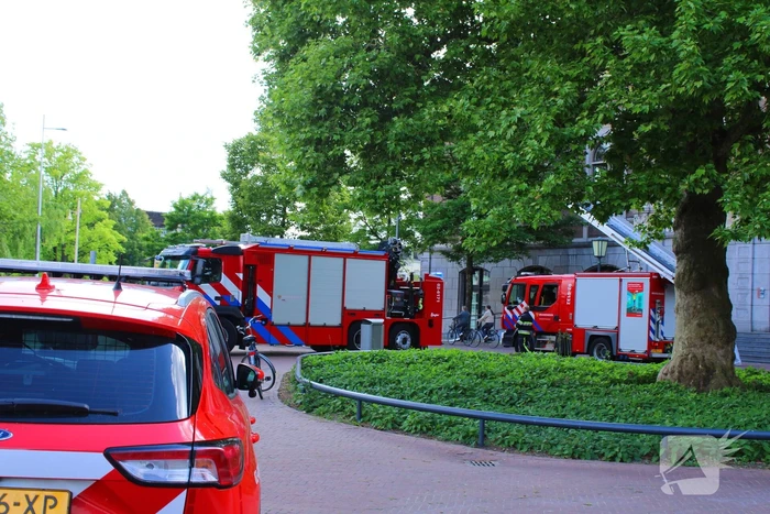 Duikteam haalt persoon uit water