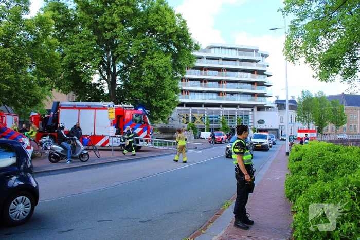 Duikteam haalt persoon uit water