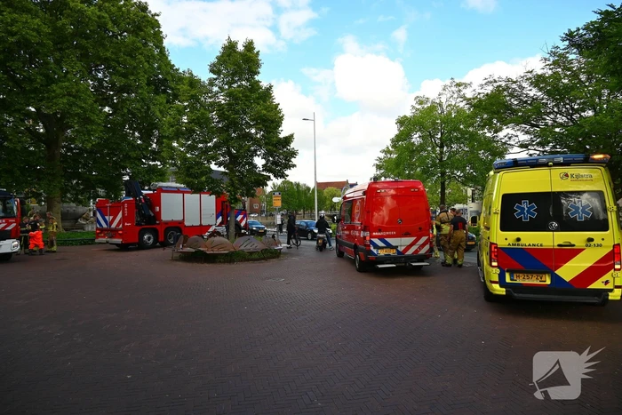 Duikteam haalt persoon uit water