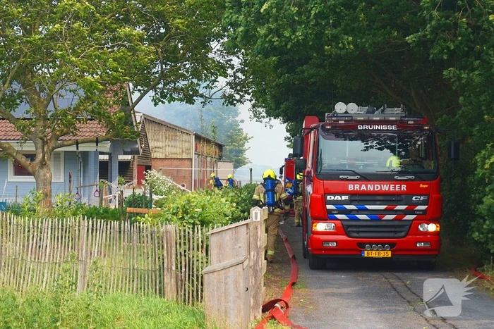 Paarden gered bij uitslaande brand