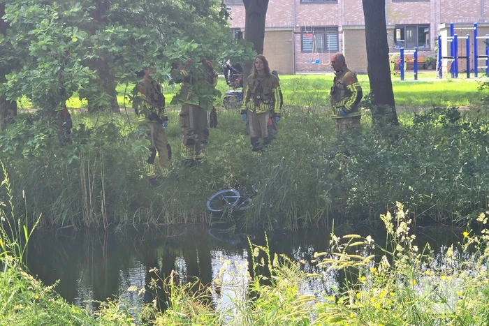 Hulpdiensten speuren naar mogelijke drenkeling