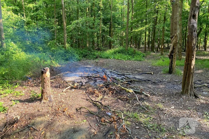 Brandweer blust moeilijk vindbaar vuur