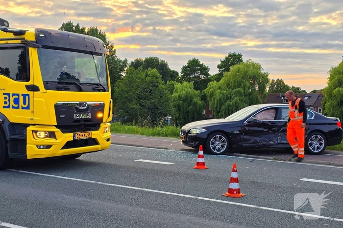 Politieberger sleept auto weg