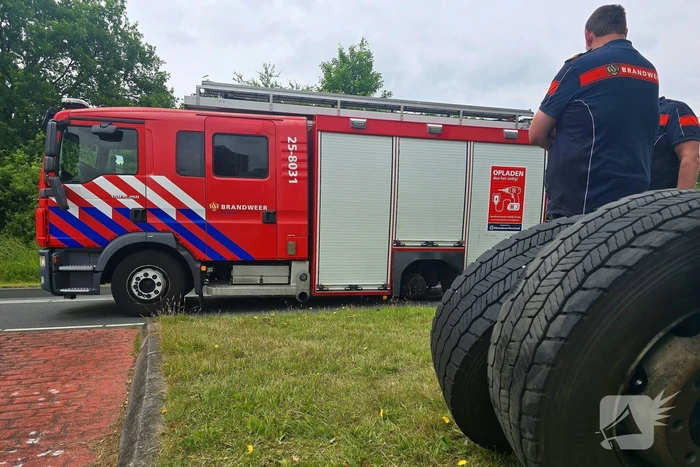 Brandweerwagen verliest wielen tijdens spoed