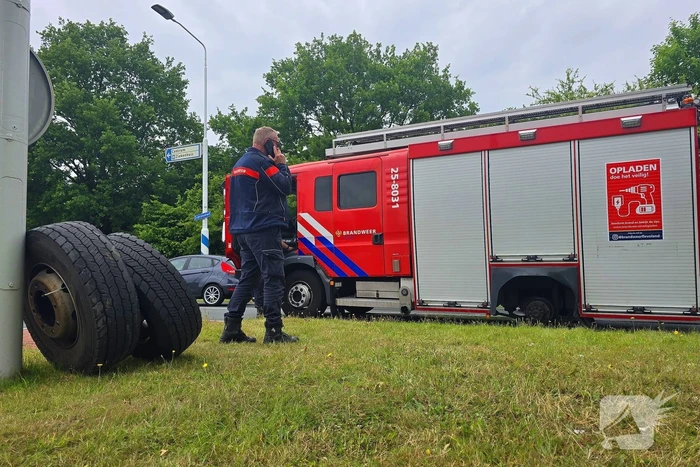 Brandweerwagen verliest wielen tijdens spoed