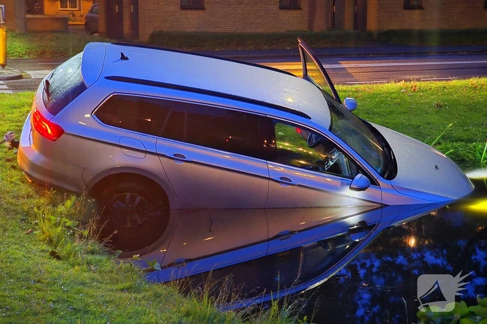 Bestuurder aangehouden bij te water geraakt voertuig