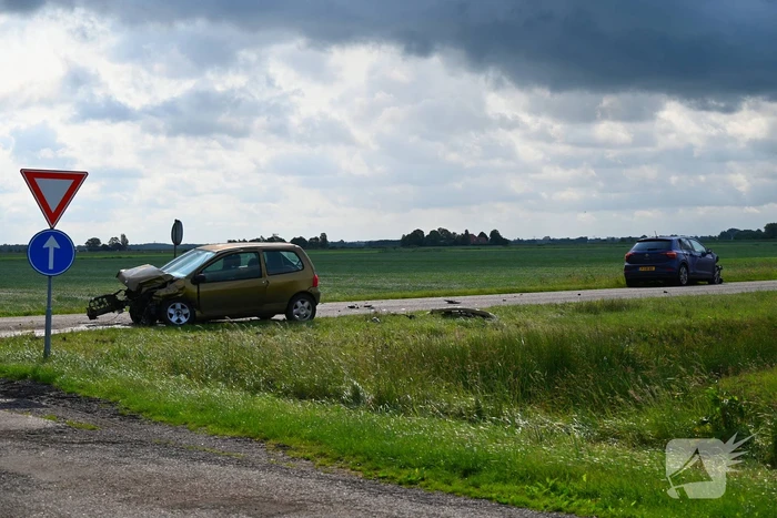 Frontaler botsing veroorzaakt ravage