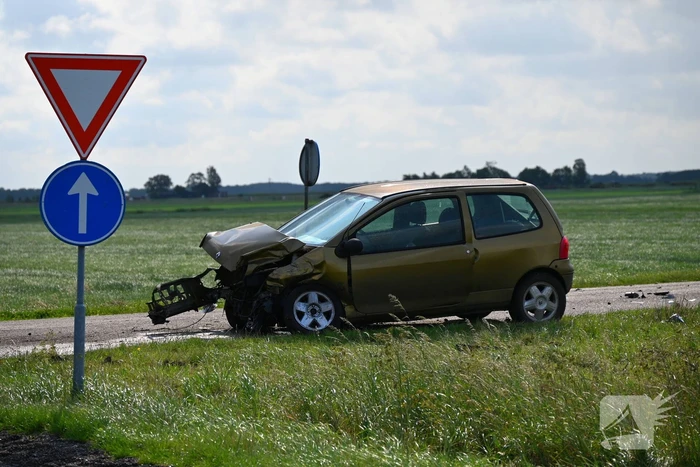 Frontaler botsing veroorzaakt ravage