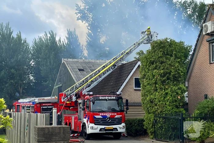 Rookoverlast door brand in bijgebouw