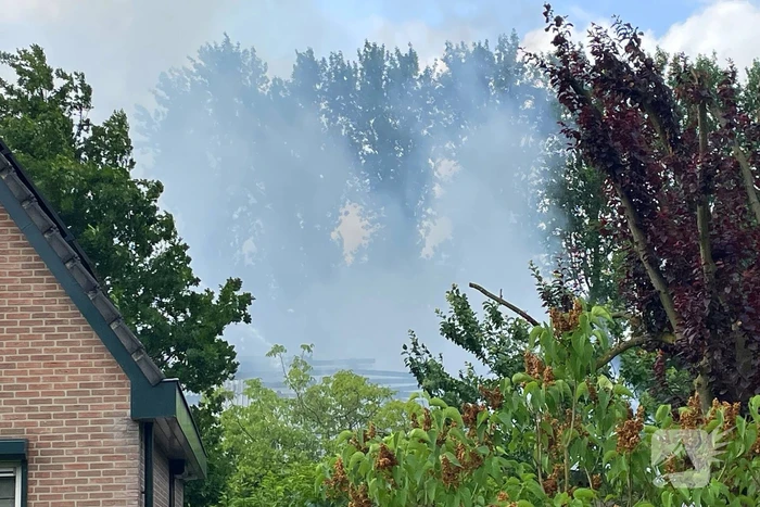 Rookoverlast door brand in bijgebouw